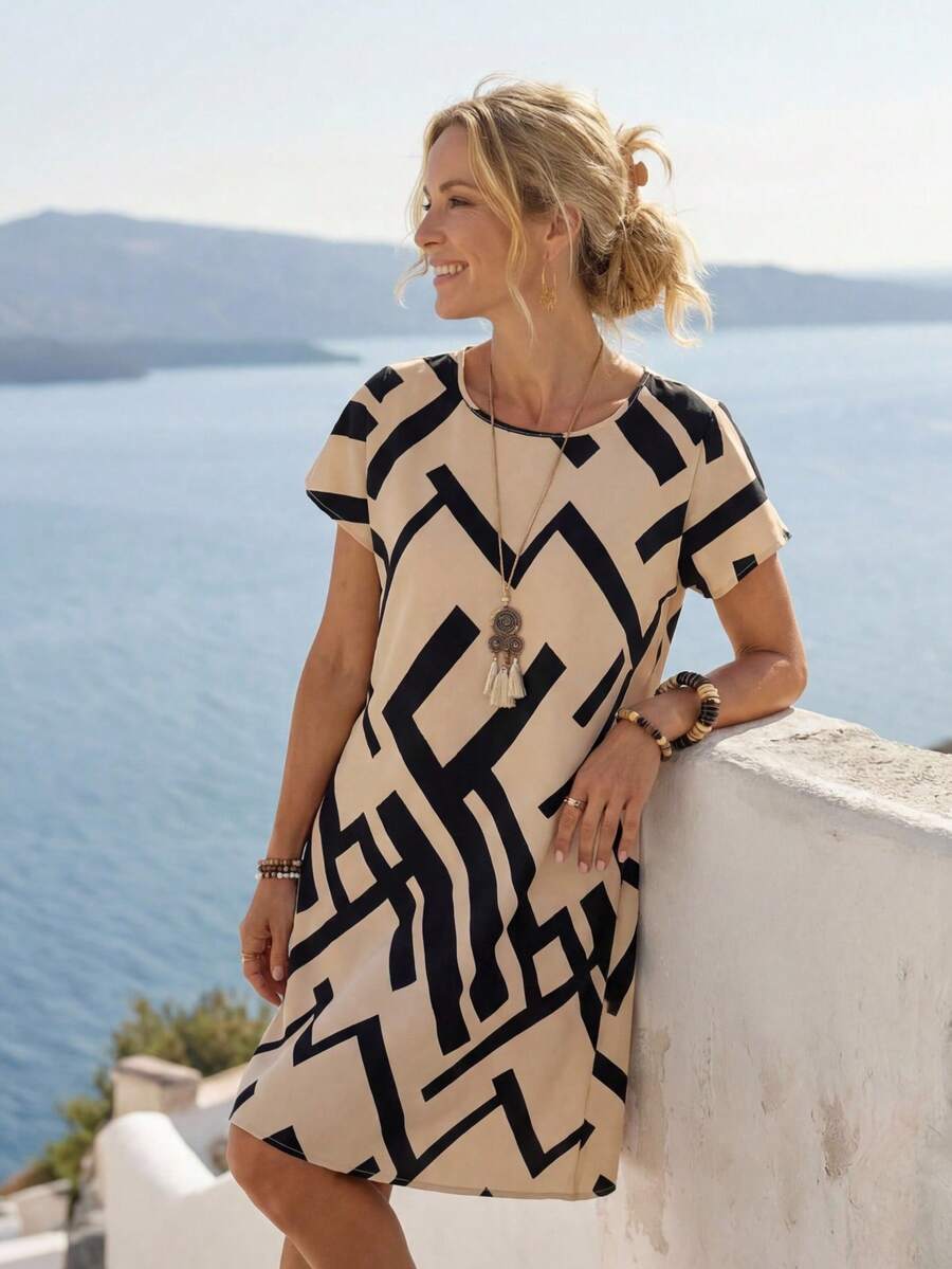 Vestido Curto Estilo Camiseta Geometria Solar com Estampa Geométrica — fotografia 10 | Mar & Pérola
