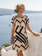 Vestido Curto Estilo Camiseta Geometria Solar com Estampa Geométrica — fotografia 11 | Mar & Pérola