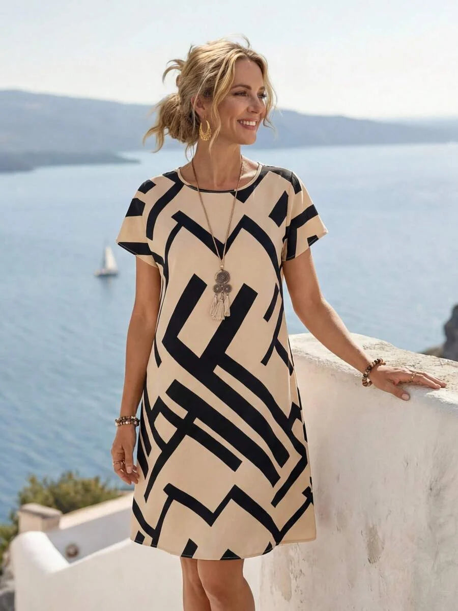 Vestido Curto Estilo Camiseta Geometria Solar com Estampa Geométrica — fotografia 11 | Mar & Pérola