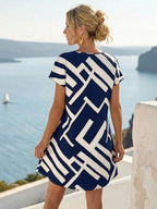 Vestido Curto Estilo Camiseta Geometria Solar com Estampa Geométrica — fotografia 13 | Mar & Pérola