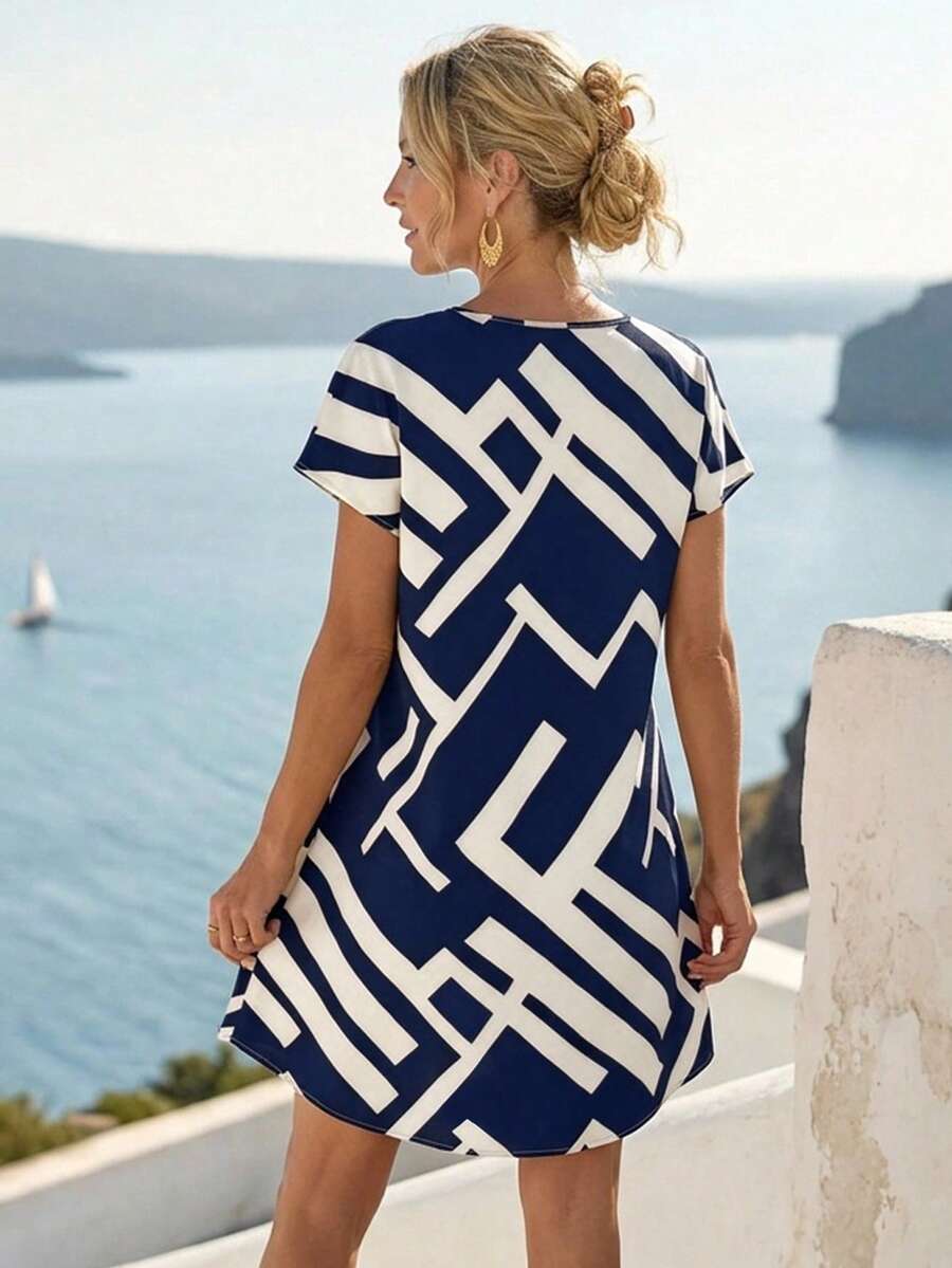 Vestido Curto Estilo Camiseta Geometria Solar com Estampa Geométrica — fotografia 13 | Mar & Pérola