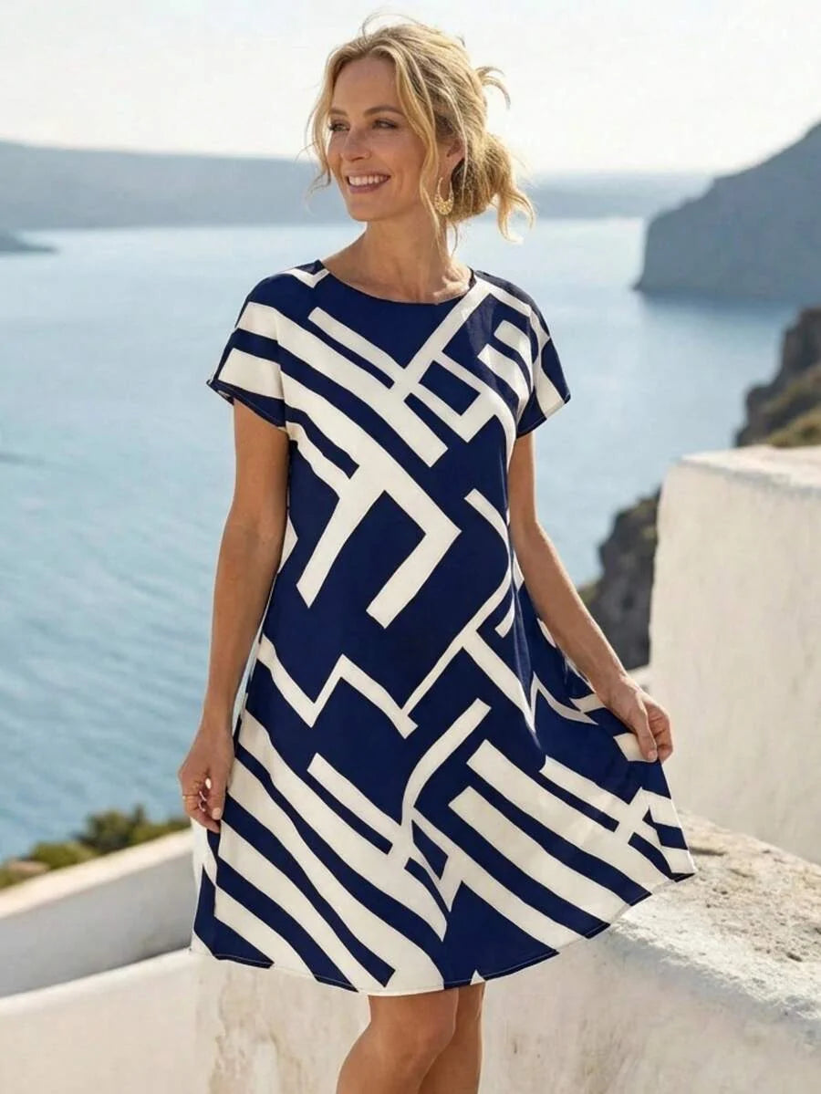 Vestido Curto Estilo Camiseta Geometria Solar com Estampa Geométrica — fotografia 15 | Mar & Pérola