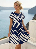 Vestido Curto Estilo Camiseta Geometria Solar com Estampa Geométrica — fotografia 15 | Mar & Pérola
