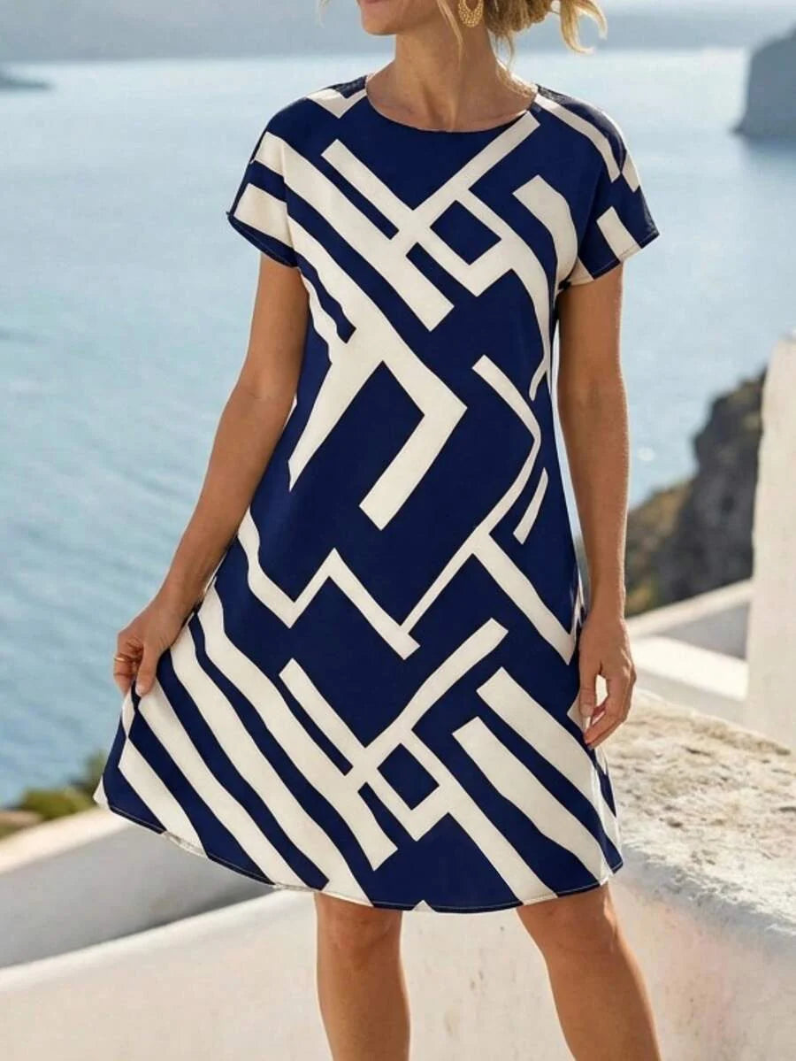 Vestido Curto Estilo Camiseta Geometria Solar com Estampa Geométrica — fotografia 16 | Mar & Pérola