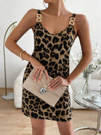 Vestido Curto Estilo Camiseta Maré de Verão com Detalhe em Corrente — fotografia 16 | Mar & Pérola