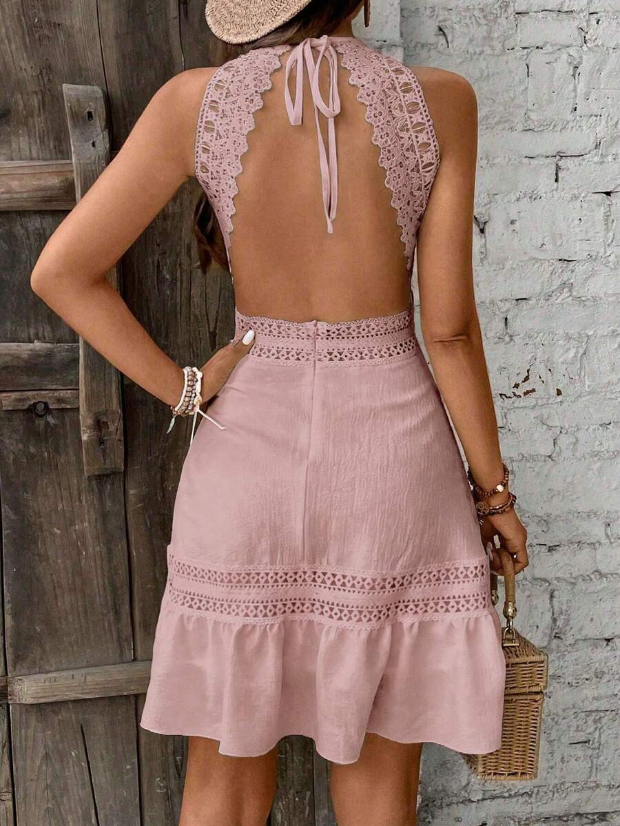 Vestido Curto Halter Brisa da Ilha com Babado e Laço — fotografia 43 | Mar & Pérola