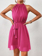 Vestido Curto Halter Maré Serena em Chiffon com Cinto — fotografia 7 | Mar & Pérola