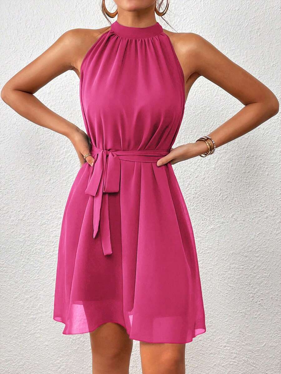 Vestido Curto Halter Maré Serena em Chiffon com Cinto — fotografia 7 | Mar & Pérola