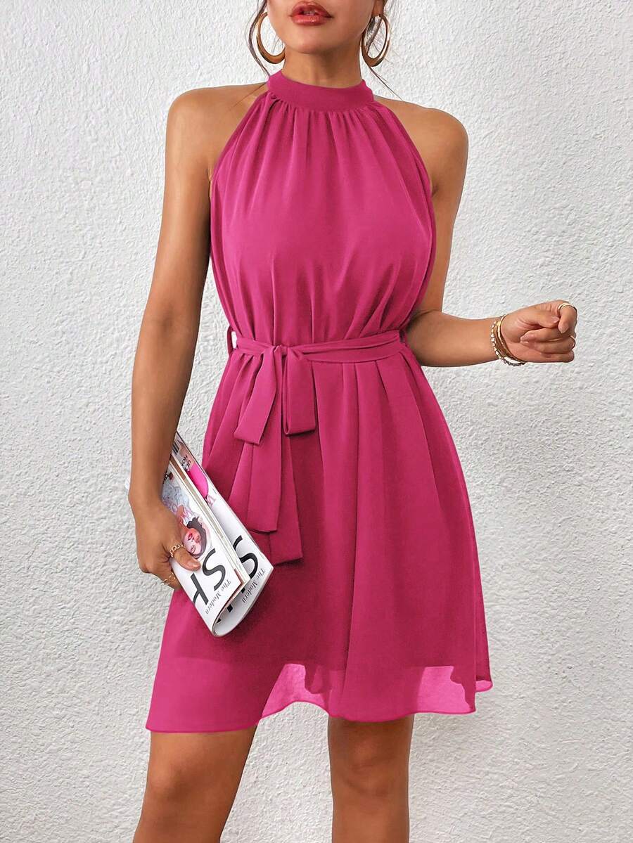 Vestido Curto Halter Maré Serena em Chiffon com Cinto — fotografia 9 | Mar & Pérola
