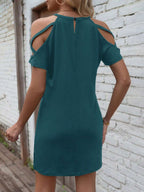 Vestido Curto Ombro a Ombro Brisa da Ilha com Detalhe Vazado — fotografia 16 | Mar & Pérola