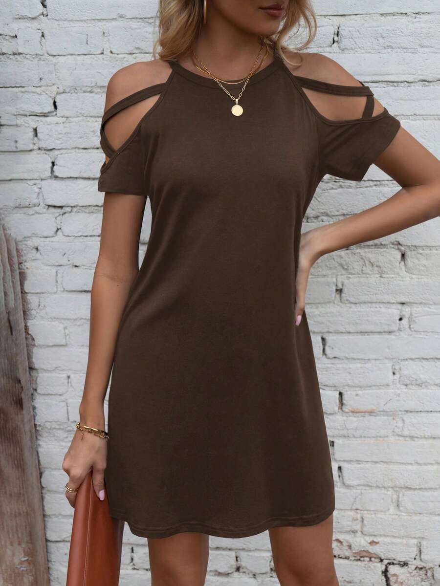 Vestido Curto Ombro a Ombro Brisa da Ilha com Detalhe Vazado — fotografia 30 | Mar & Pérola