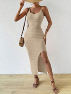 Vestido Longo Canelado Sol da Enseada com Alças Finas e Fenda Lateral — fotografia 32 | Mar & Pérola
