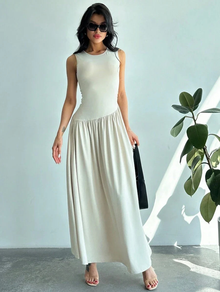 Vestido Maxi de Malha Brisa de Verão com Gola Redonda e Costas Abertas — fotografia 1 | Mar & Pérola