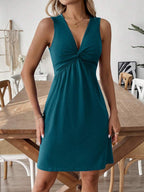 Vestido Midi Evasê Sem Mangas Brisa de Verão com Torção Frontal — fotografia 8 | Mar & Pérola