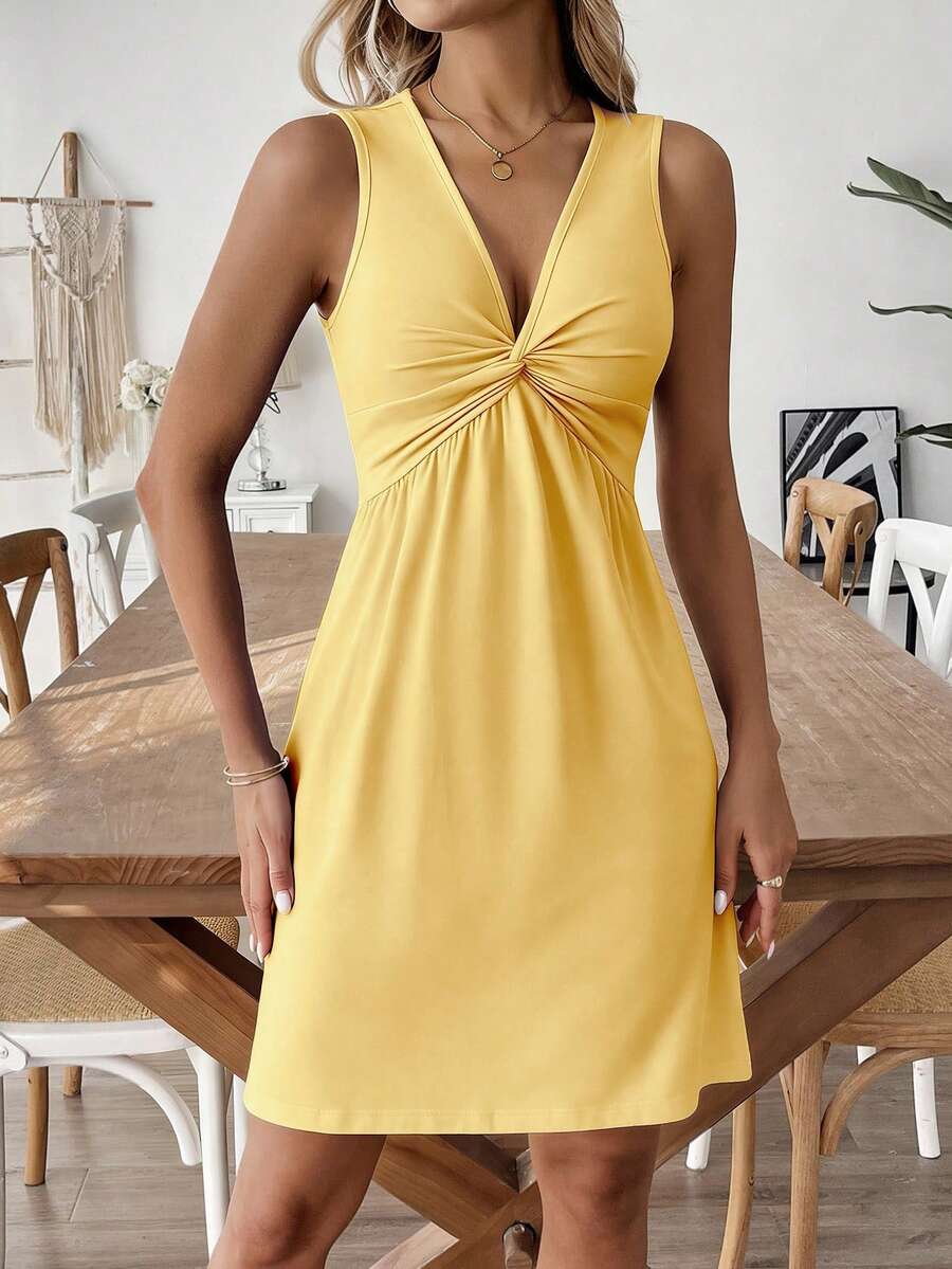 Vestido Midi Evasê Sem Mangas Brisa de Verão com Torção Frontal — fotografia 36 | Mar & Pérola