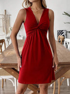 Vestido Midi Evasê Sem Mangas Brisa de Verão com Torção Frontal — fotografia 42 | Mar & Pérola