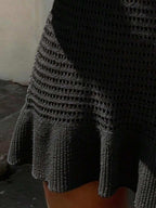 Vestido Mini Enseada em Malha com Decote V e Babado na Barra — fotografia 5 | Mar & Pérola