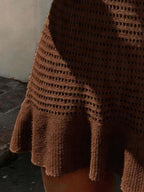Vestido Mini Enseada em Malha com Decote V e Babado na Barra — fotografia 40 | Mar & Pérola