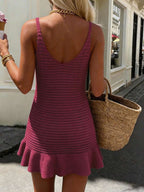 Vestido Mini Enseada em Malha com Decote V e Babado na Barra — fotografia 43 | Mar & Pérola