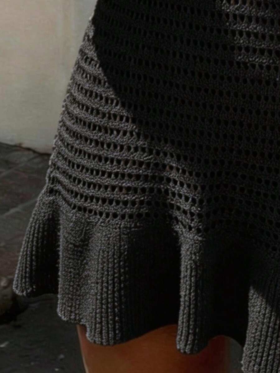 Vestido Mini Enseada em Malha com Decote V e Babado na Barra — fotografia 76 | Mar & Pérola