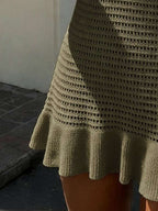 Vestido Mini Enseada em Malha com Decote V e Babado na Barra — fotografia 81 | Mar & Pérola
