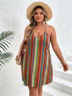 Vestido Plus Size de Praia Halter Listrado Ritmo da Costa — fotografia 5 | Mar & Pérola