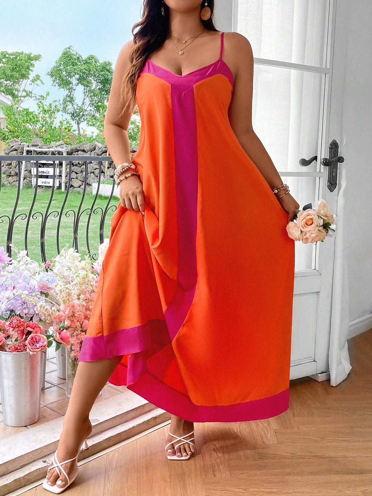 Vestido Plus Size Longo Bloco de Cores Orla Solar — fotografia 1 | Mar & Pérola
