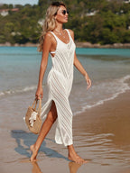 Vestido Saída de Praia Costa Serena em Tricô com Decote U e Fenda Lateral — fotografia 8 | Mar & Pérola