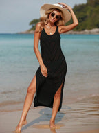 Vestido Saída de Praia Costa Serena em Tricô com Decote U e Fenda Lateral — fotografia 11 | Mar & Pérola