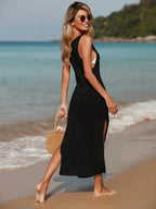Vestido Saída de Praia Costa Serena em Tricô com Decote U e Fenda Lateral — fotografia 13 | Mar & Pérola