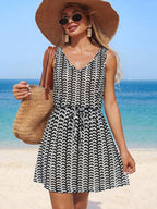 Vestido Saída de Praia Longo Sol da Enseada com Decote V e Laço Contrastante — fotografia 30 | Mar & Pérola
