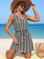 Vestido Saída de Praia Longo Sol da Enseada com Decote V e Laço Contrastante — fotografia 33 | Mar & Pérola