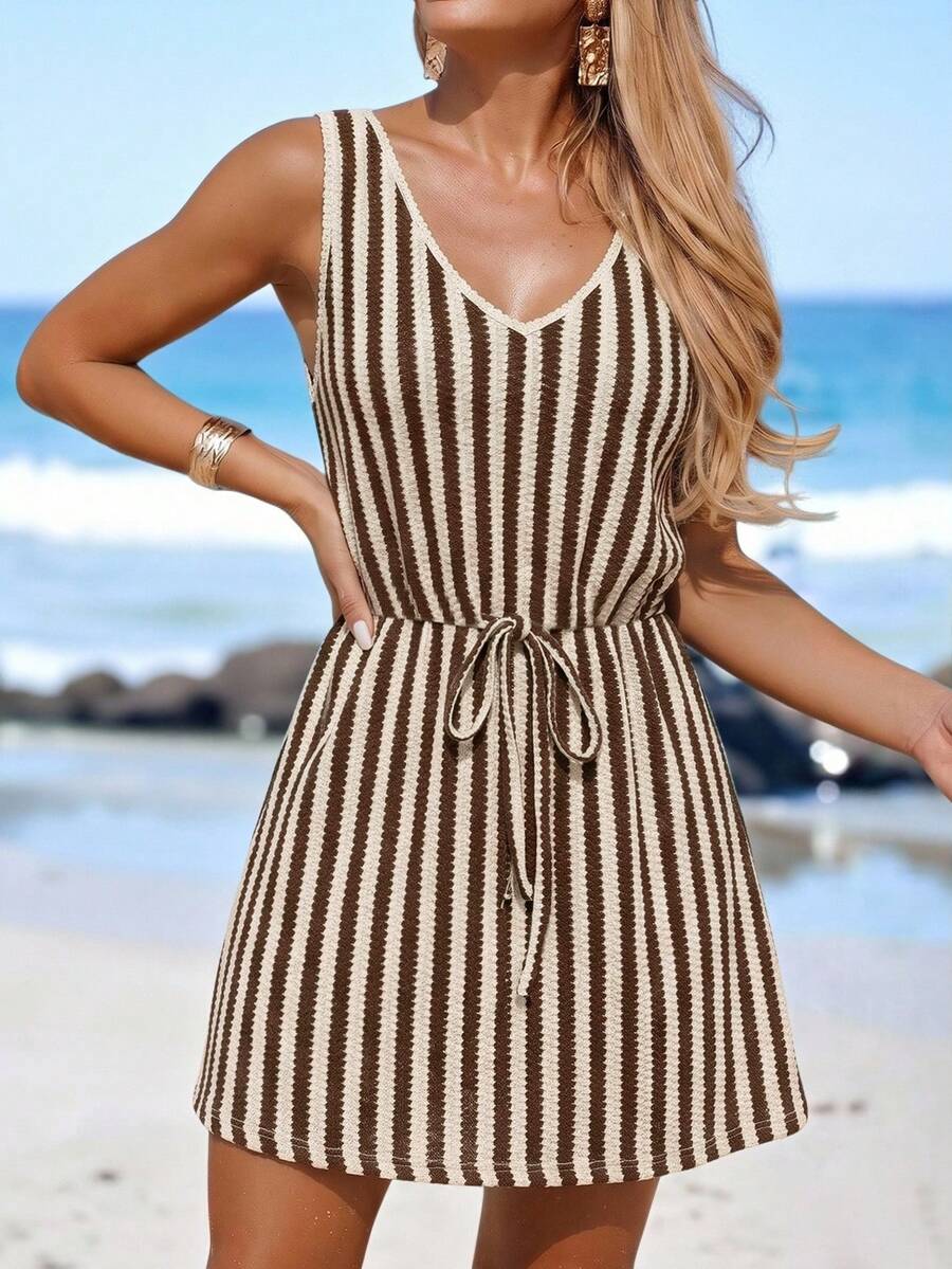 Vestido Saída de Praia Longo Sol da Enseada com Decote V e Laço Contrastante — fotografia 56 | Mar & Pérola