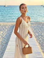 Vestido Saída de Praia Longo Sol da Enseada em Malha Vazada com Fenda Lateral — fotografia 1 | Mar & Pérola